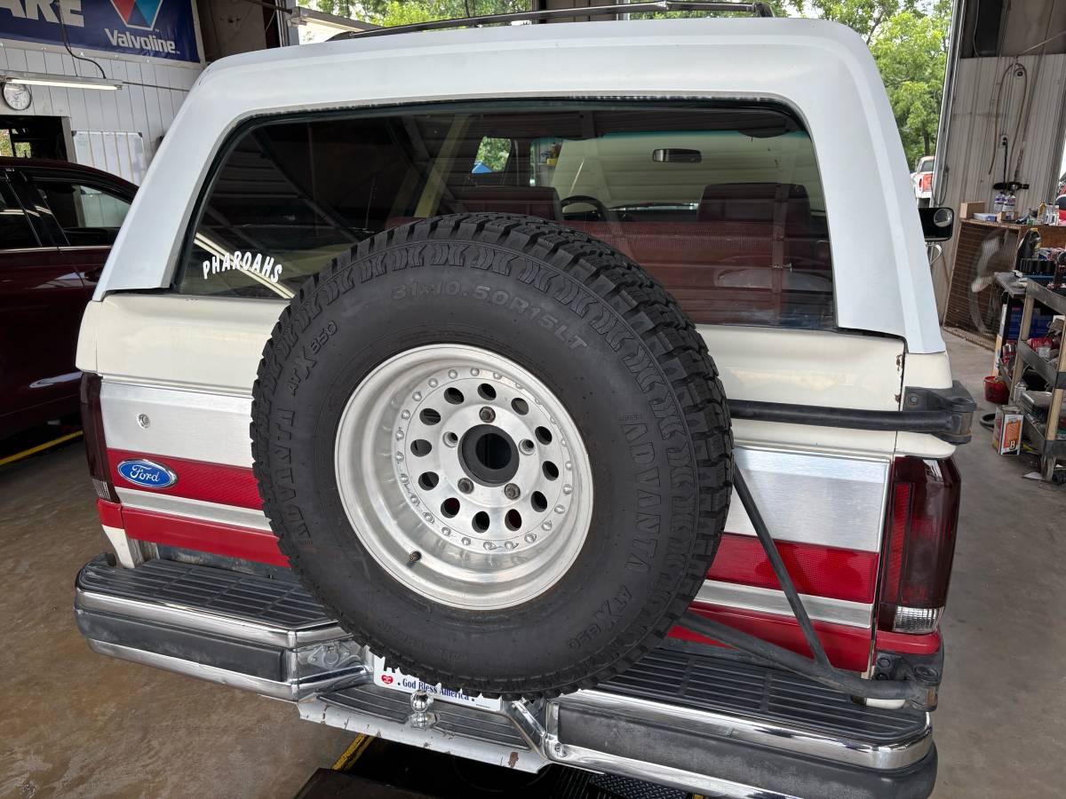 Ford-bronco-xlt-1988-red-2