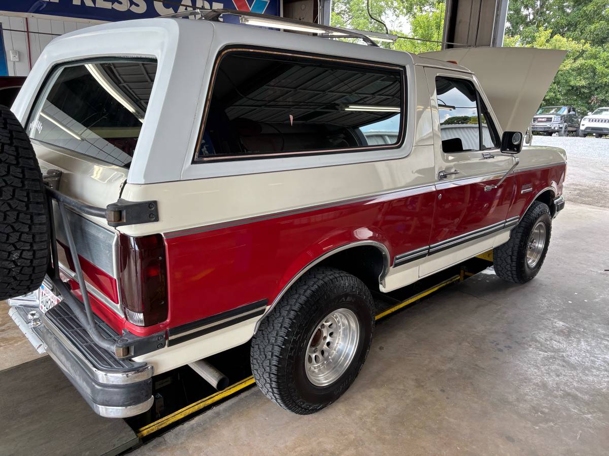 Ford-bronco-xlt-1988-red