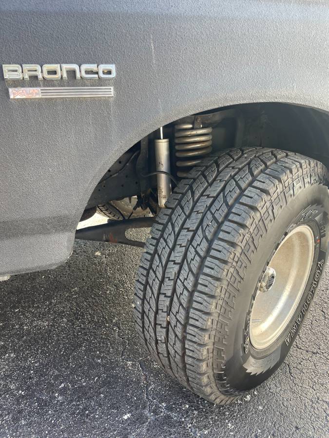 Ford-bronco-xlt-1989-grey-15