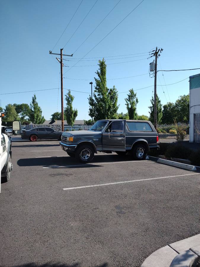 Ford-bronco-xlt-1989-grey-8