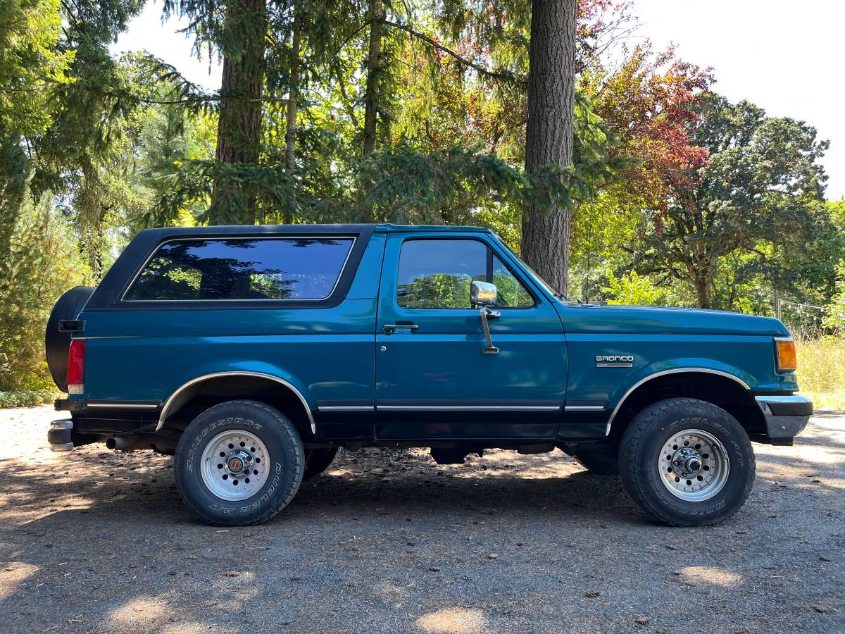 Ford-bronco-xlt-1990-blue