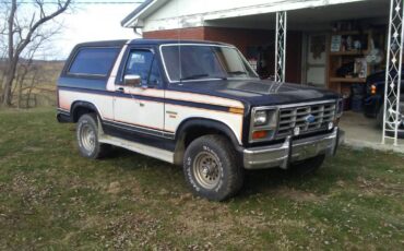Ford-bronco-xlt-4x4-1983-black-1