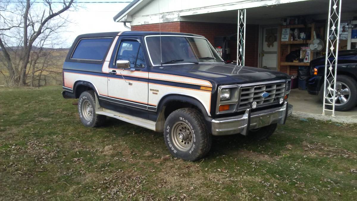 Ford-bronco-xlt-4x4-1983-black-1