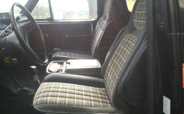 Ford-bronco-xlt-4x4-1983-black-2