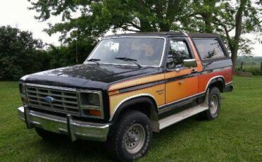 Ford-bronco-xlt-4x4-1983-black
