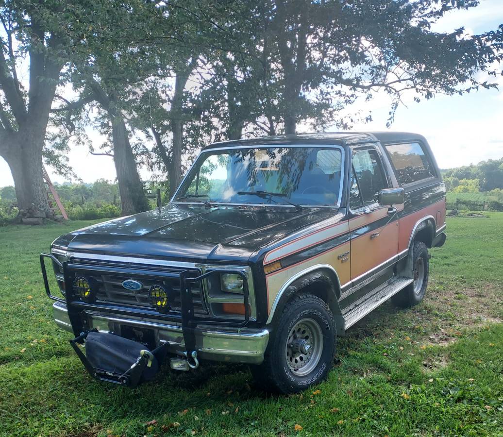 Ford-bronco-xlt-4x4-1983-black-5