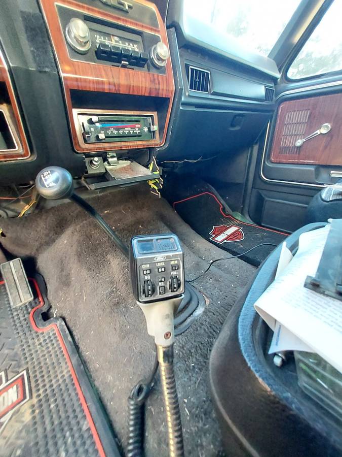 Ford-bronco-xlt-4x4-1983-black-6