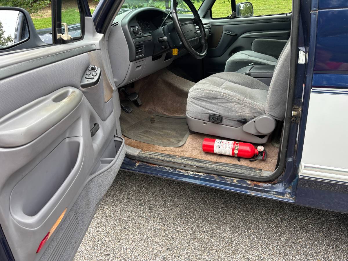 Ford-bronco-xlt-4x4-1994-blue