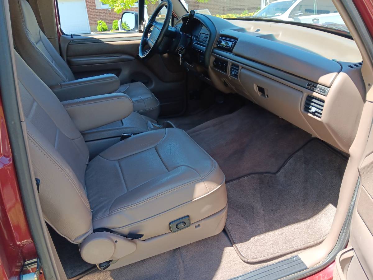Ford-bronco-xlt-5.0-eddie-bauer-1994-red-22
