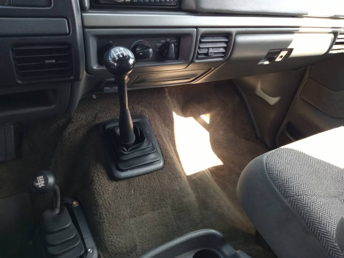 Ford-bronco-xlt-5.0-eddie-bauer-1994-red-23