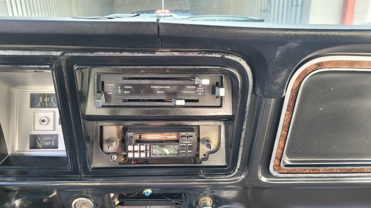 Ford-bronco-xlt-ranger-1979-11
