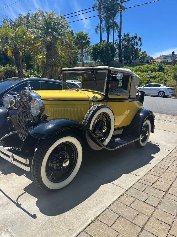 Ford-cabriolet-1930-yellow