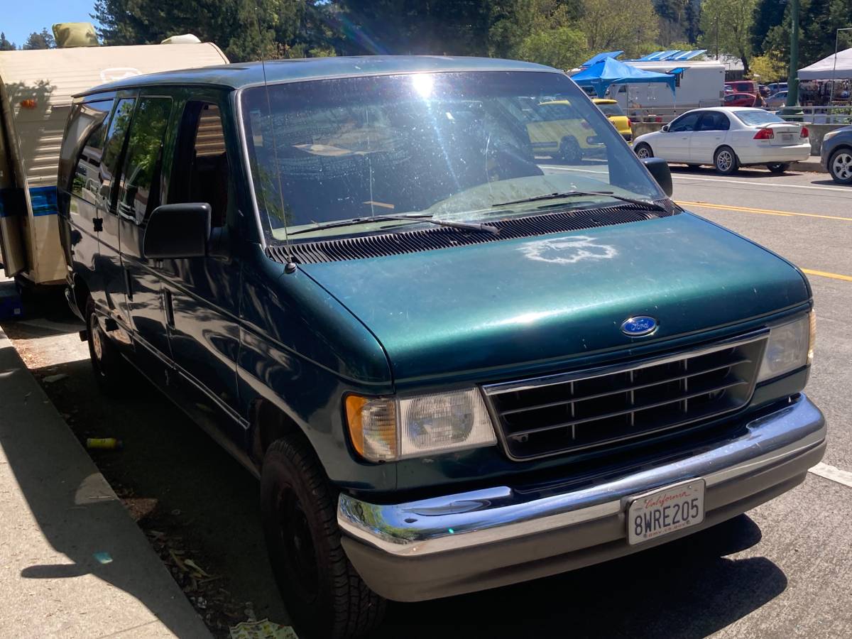 Ford-club-wagon-1994-green
