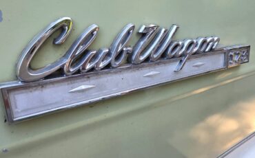 Ford-club-wagon-camper-van-1970-green-17