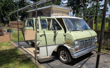 Ford-club-wagon-camper-van-1970-green