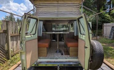 Ford-club-wagon-camper-van-1970-green-4