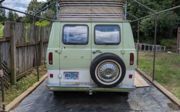 Ford-club-wagon-camper-van-1970-green-8