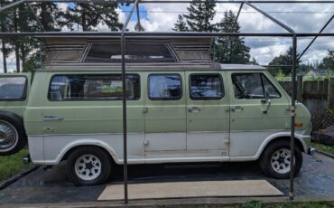 Ford-club-wagon-camper-van-1970-green-9