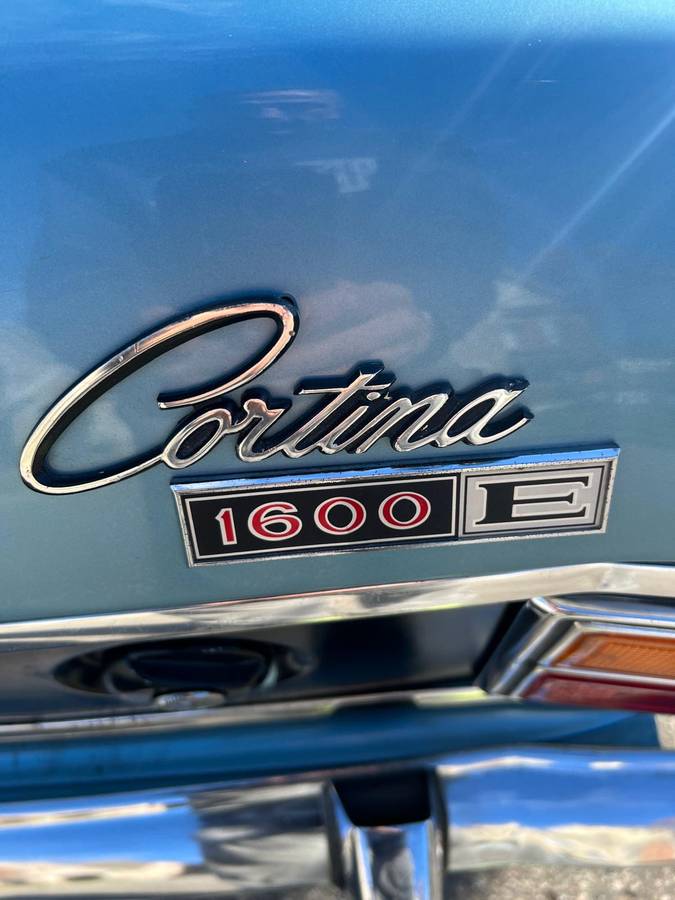 Ford-cortina-1600e-1970-blue-10