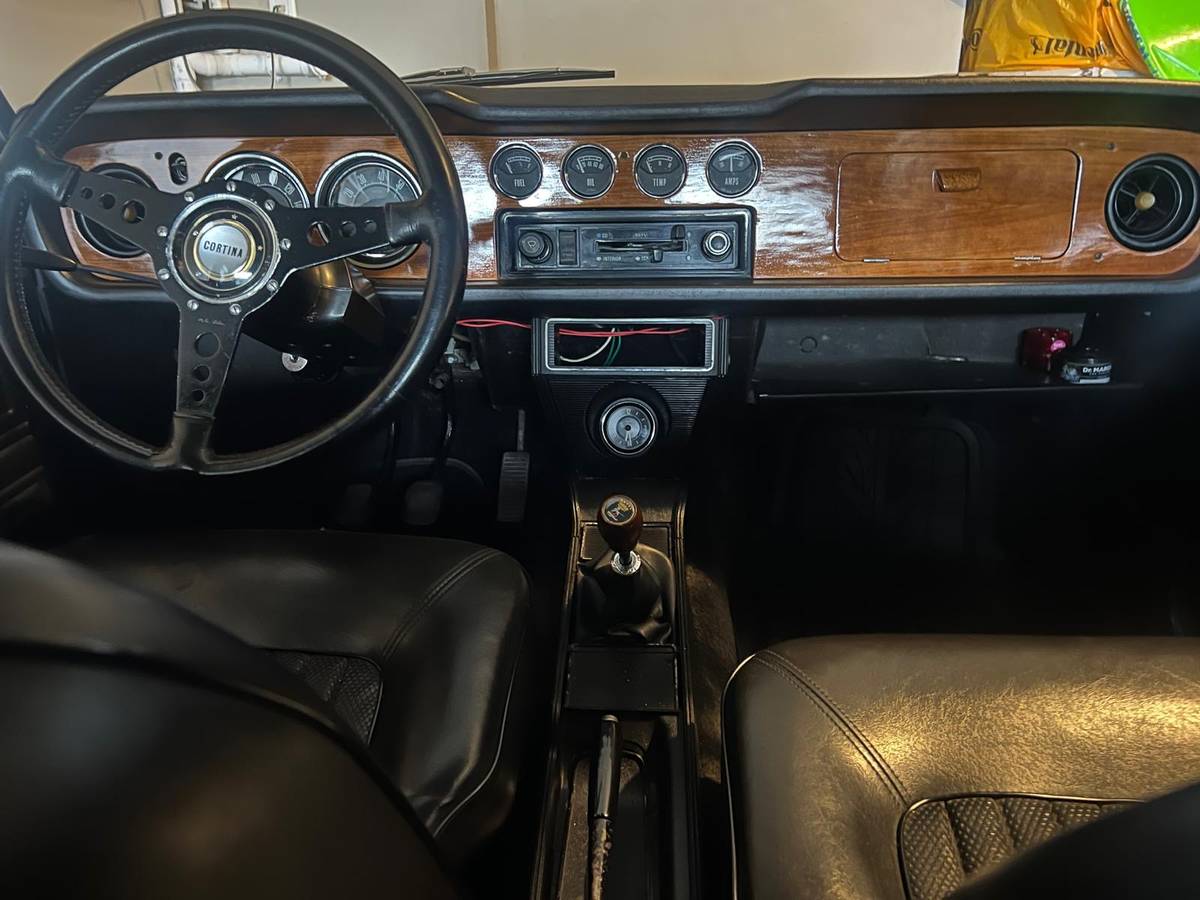 Ford-cortina-1600e-1970-blue-6