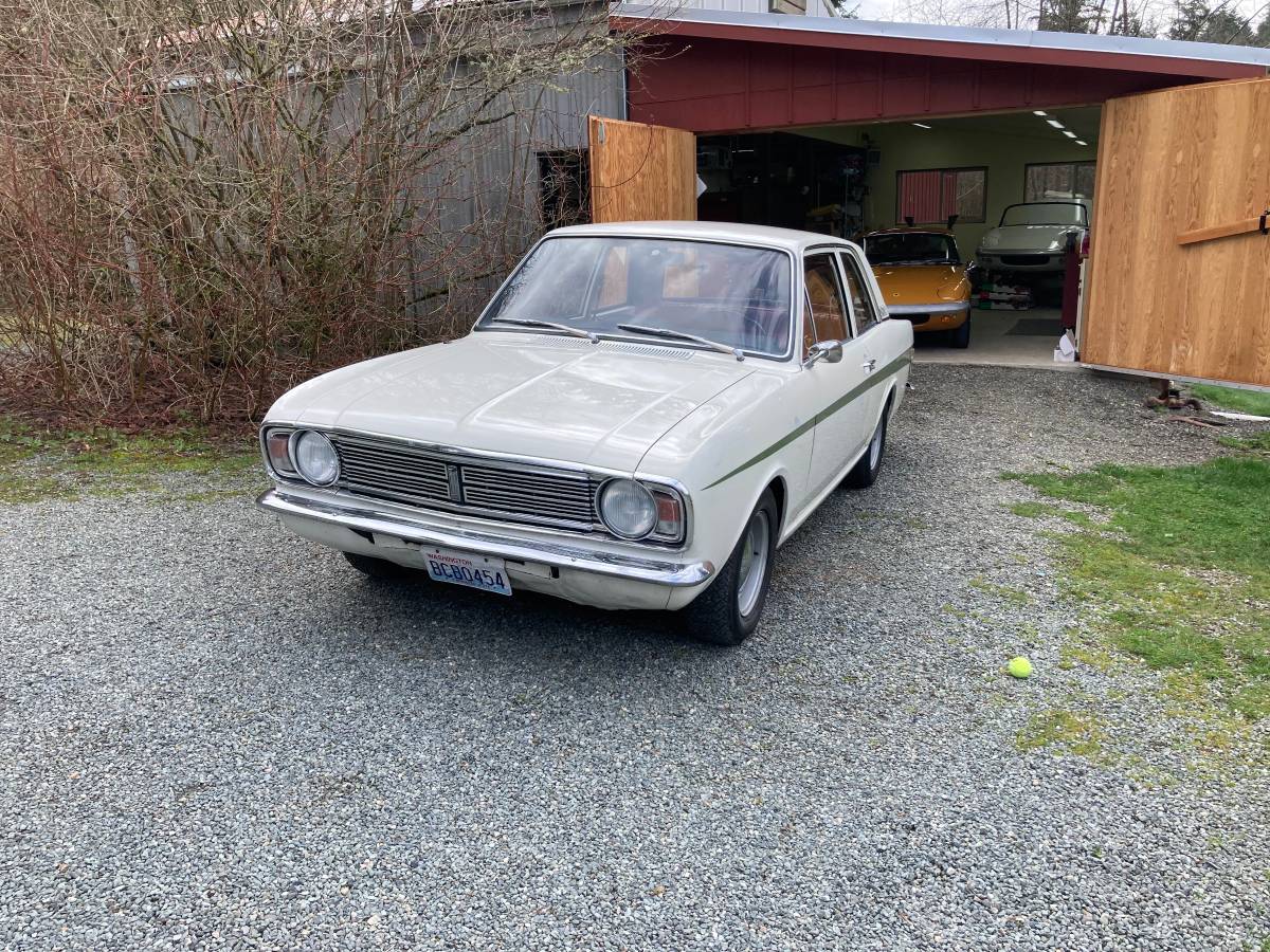 Ford-cortina-1967-white-1