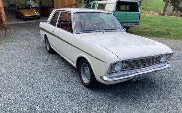 Ford-cortina-1967-white-4