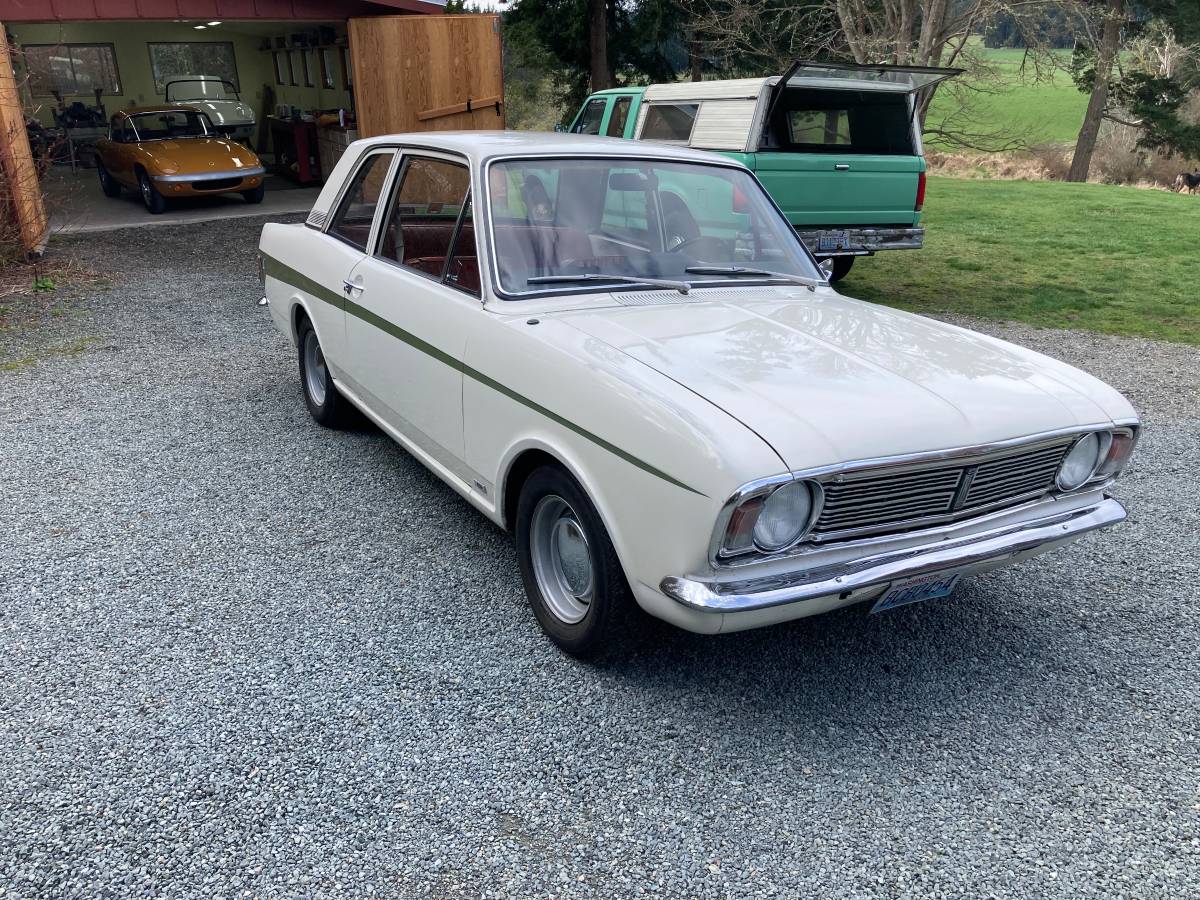 Ford-cortina-1967-white-4