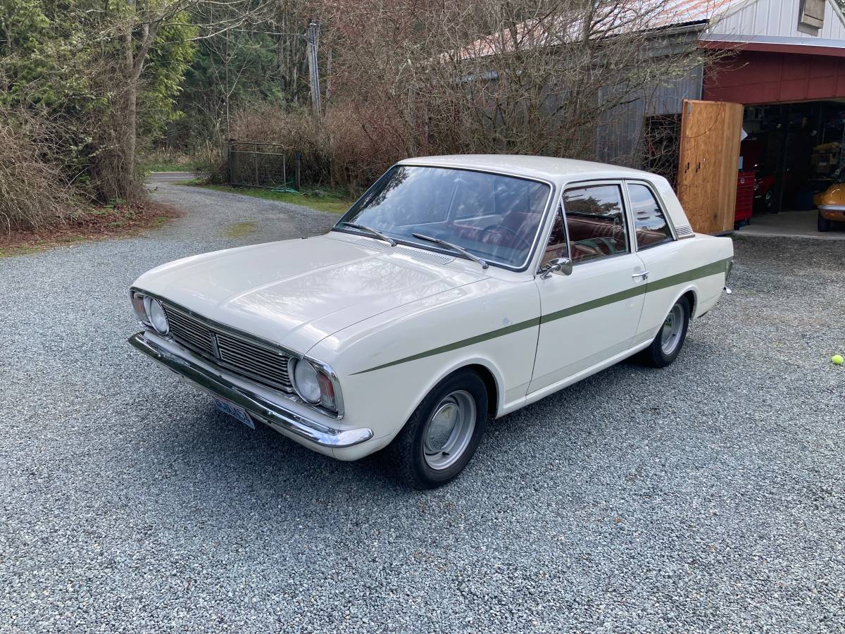 Ford-cortina-1967-white-8