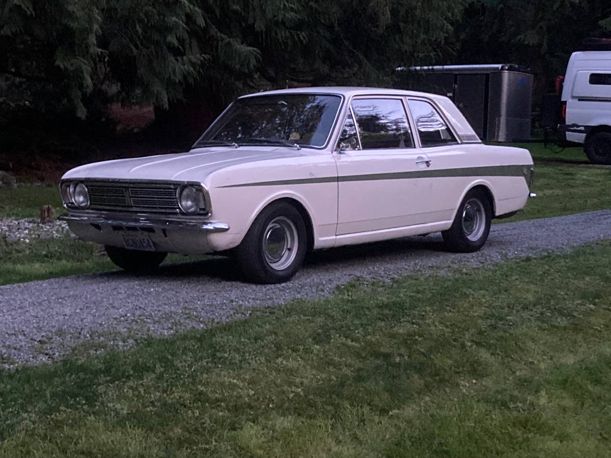 Ford-cortina-1967-white-9