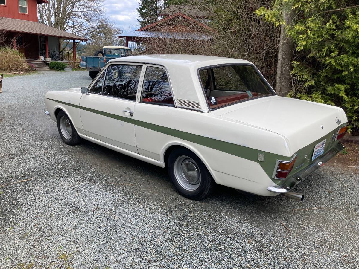 Ford-cortina-1967-white