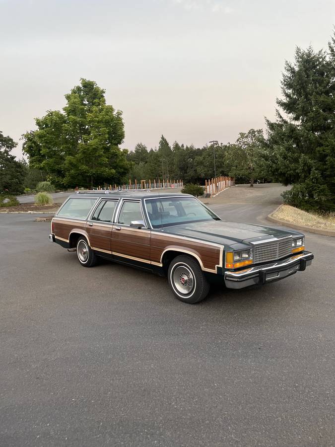 Ford-country-squire-1980-green-1