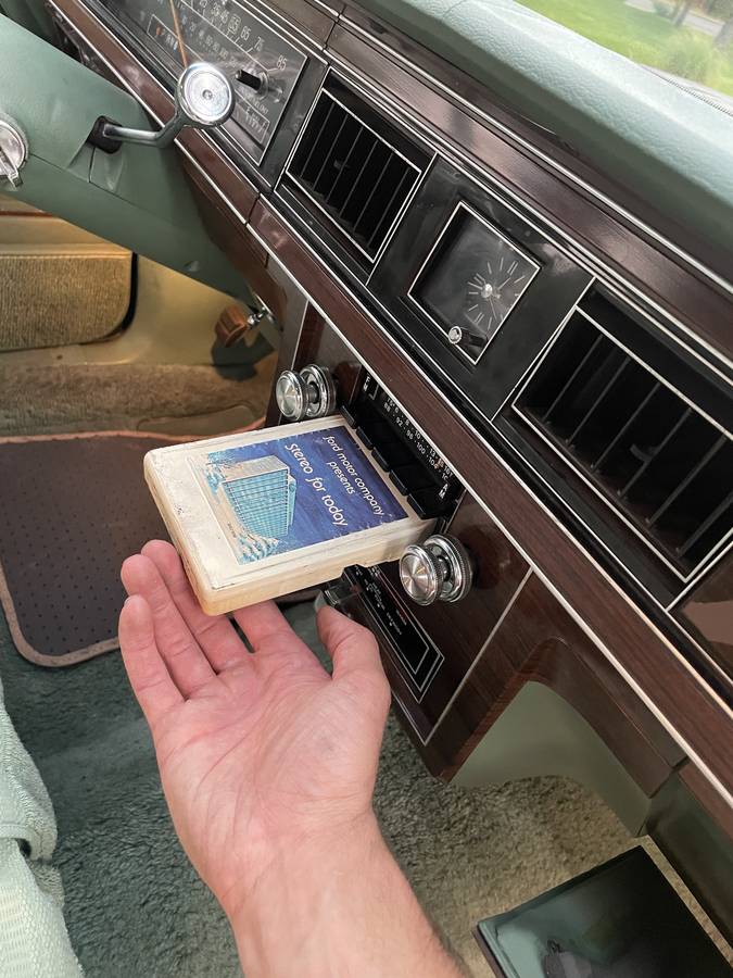 Ford-country-squire-1980-green-12