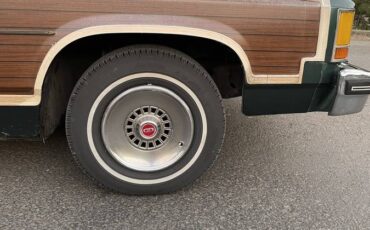 Ford-country-squire-1980-green-17