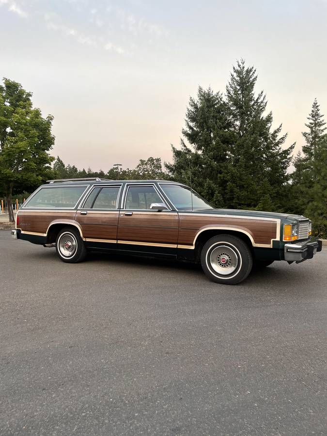 Ford-country-squire-1980-green-2