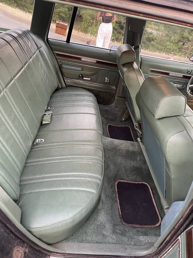 Ford-country-squire-1980-green-9