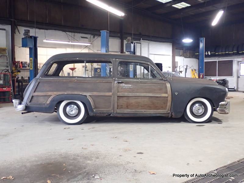 Ford-country-squire-wagon-1951-black-1