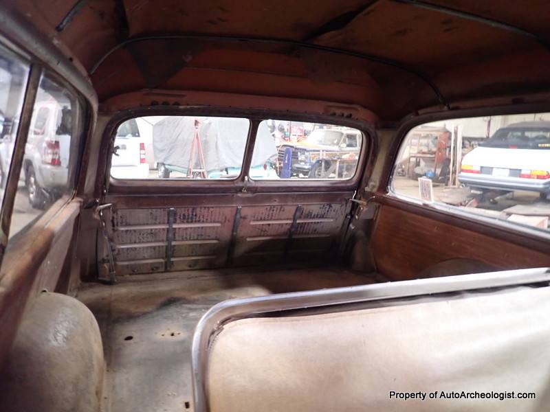 Ford-country-squire-wagon-1951-black-17