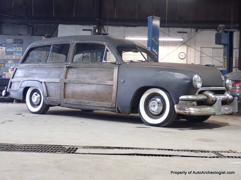 Ford-country-squire-wagon-1951-black-2