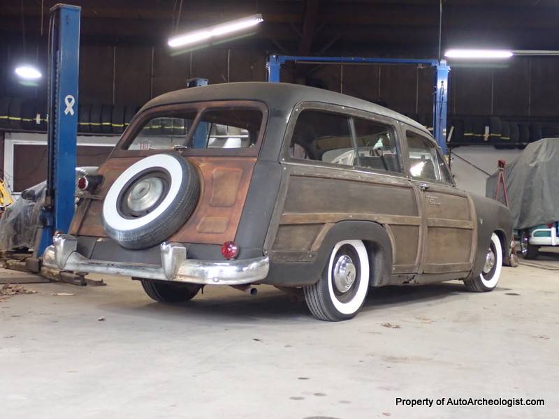 Ford-country-squire-wagon-1951-black-4