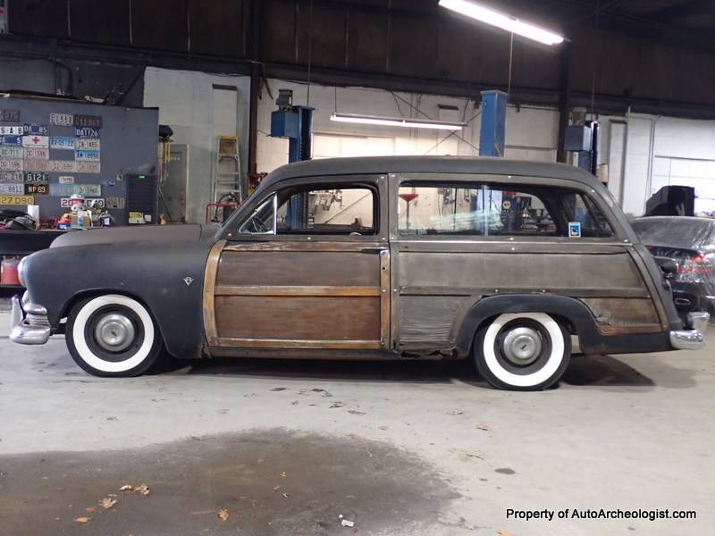 Ford-country-squire-wagon-1951-black-6