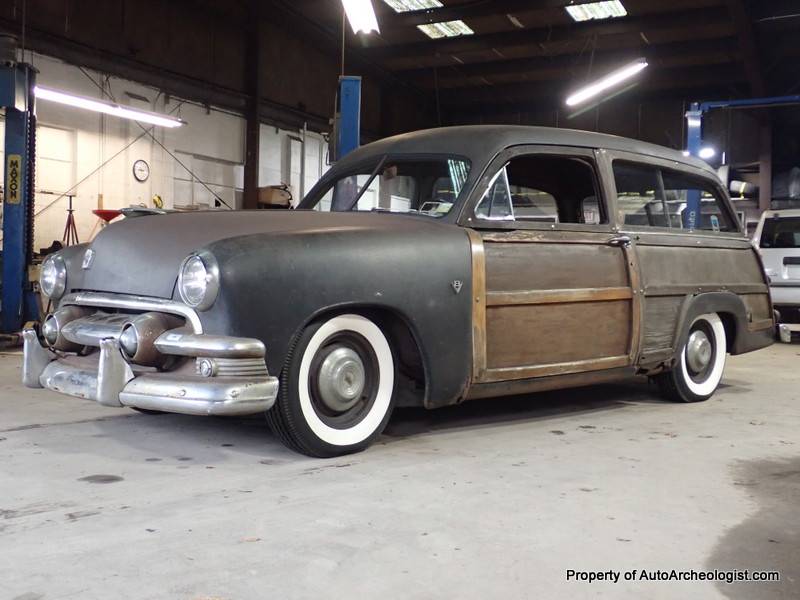 Ford-country-squire-wagon-1951-black-7