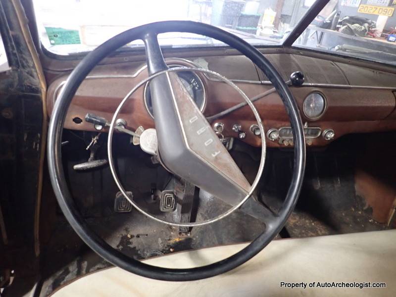 Ford-country-squire-wagon-1951-black-9