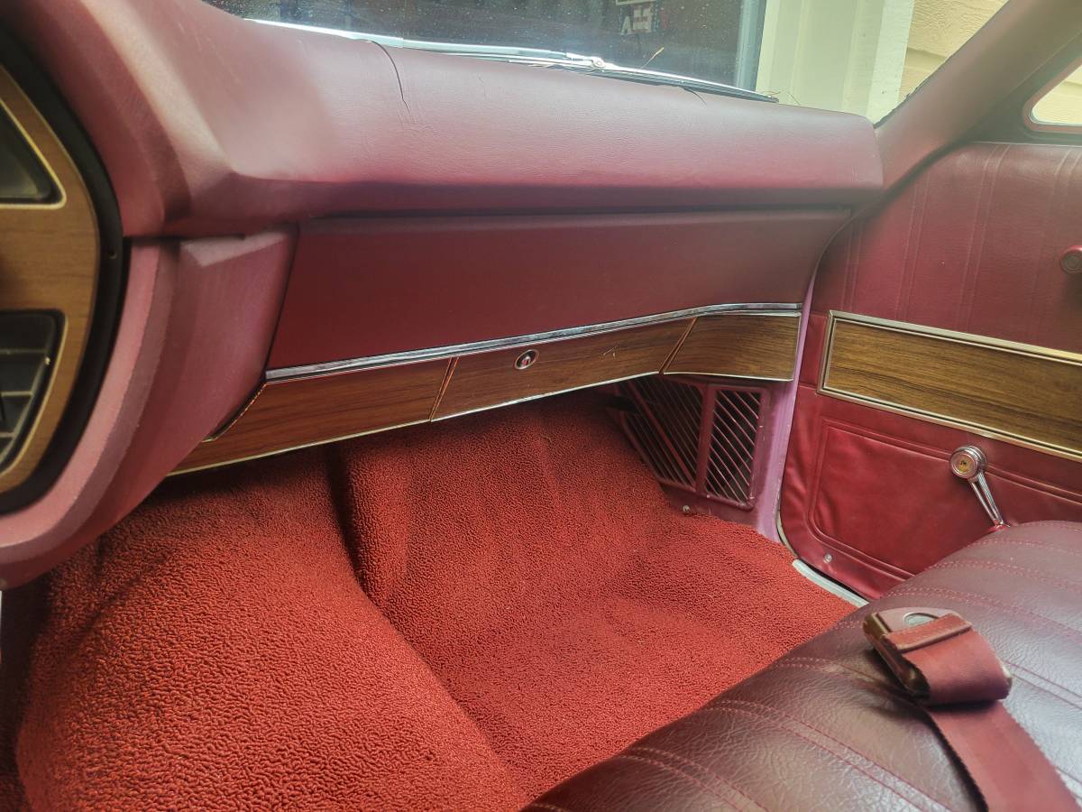 Ford-country-squire-wagon-1969-10