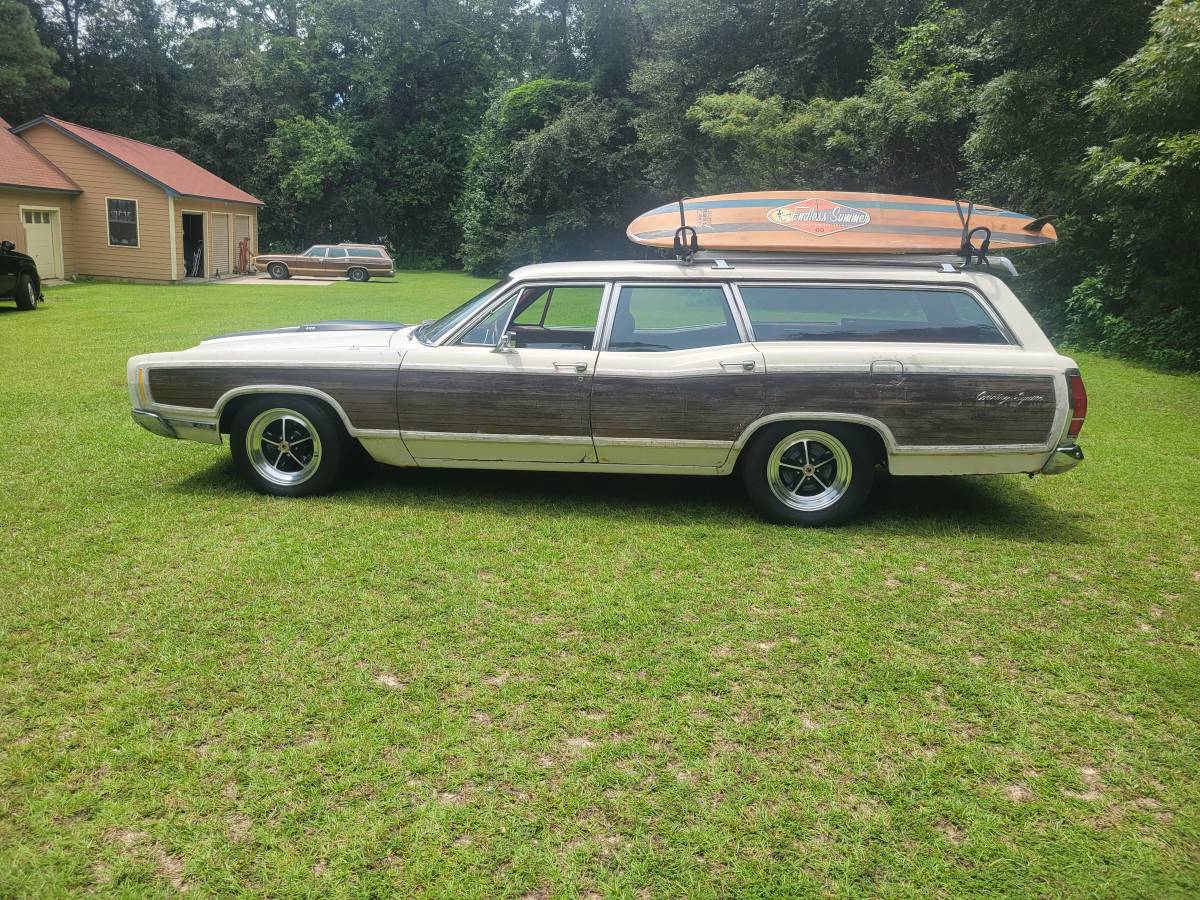 Ford-country-squire-wagon-1969-2