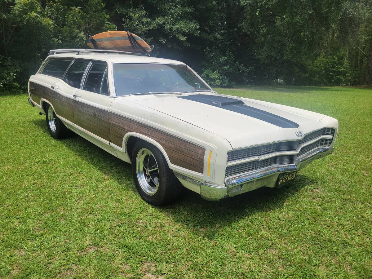 Ford-country-squire-wagon-1969-3