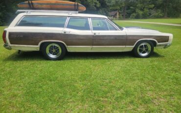 Ford-country-squire-wagon-1969-4