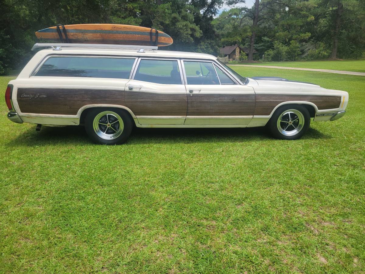 Ford-country-squire-wagon-1969-4