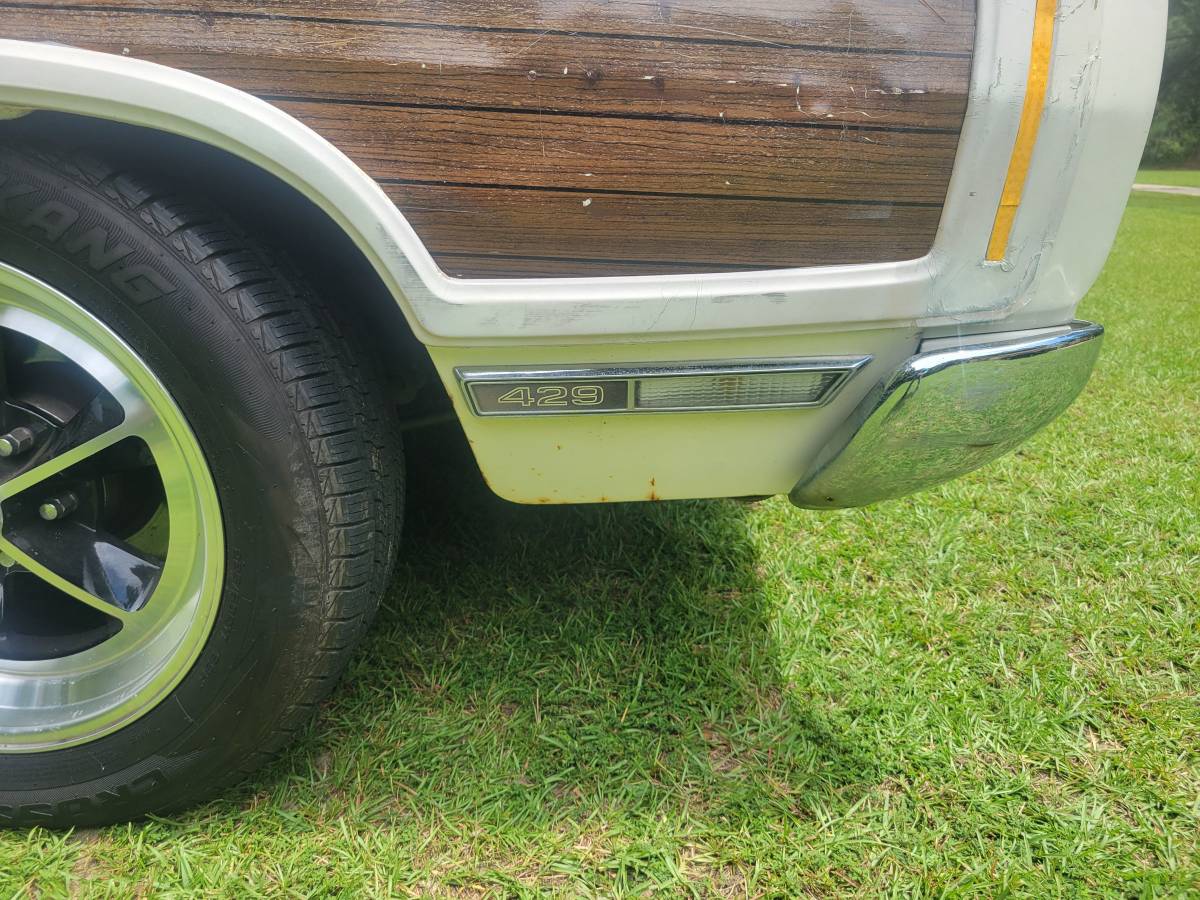 Ford-country-squire-wagon-1969-5