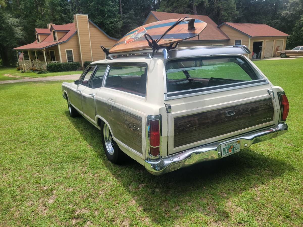 Ford-country-squire-wagon-1969-7