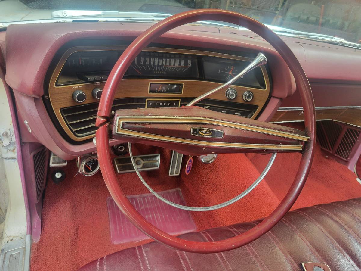 Ford-country-squire-wagon-1969-9